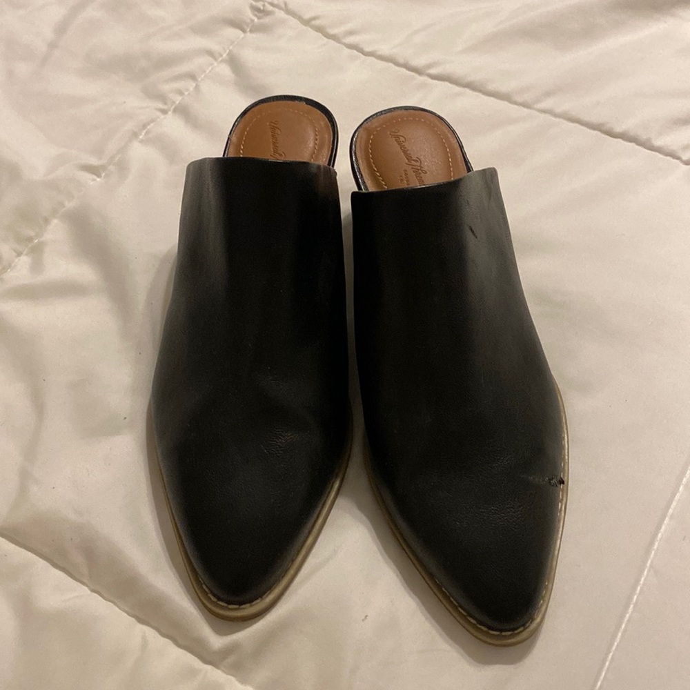 Universal Thread Black Mules 7.5
